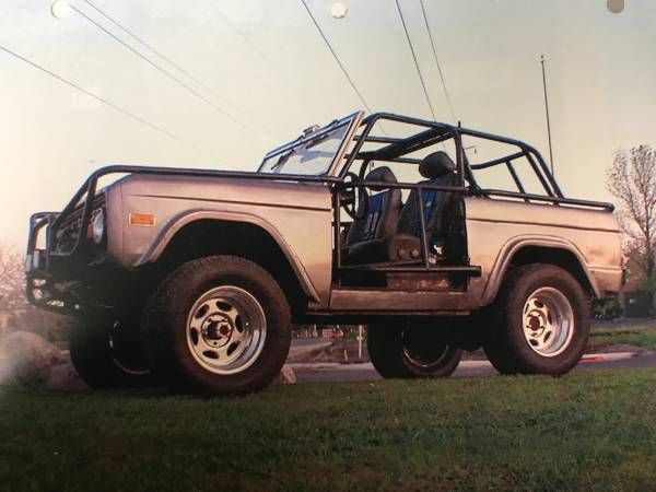 Ford-Bronco-1976-Gray-1