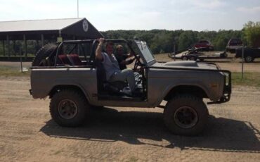 Ford-Bronco-1976-Gray