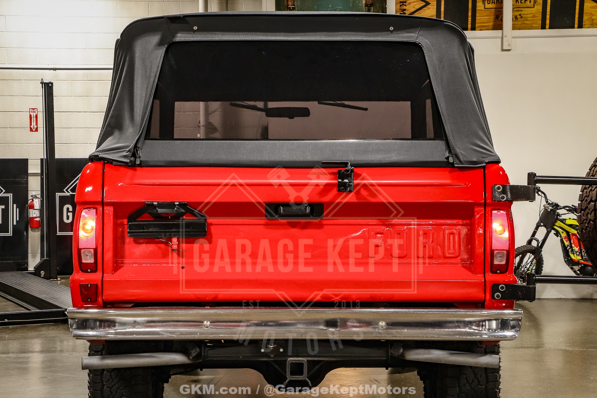 Ford-Bronco-1976-Red-White-12
