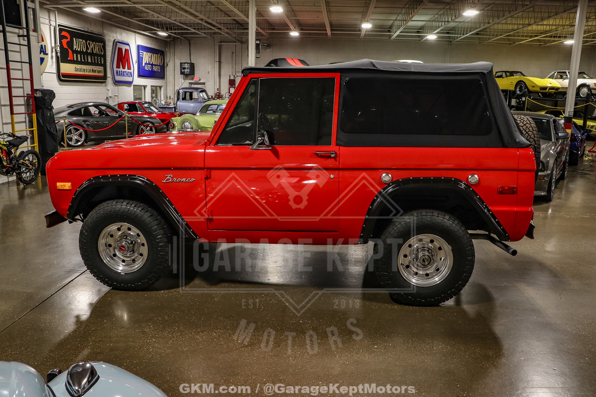 Ford-Bronco-1976-Red-White-13