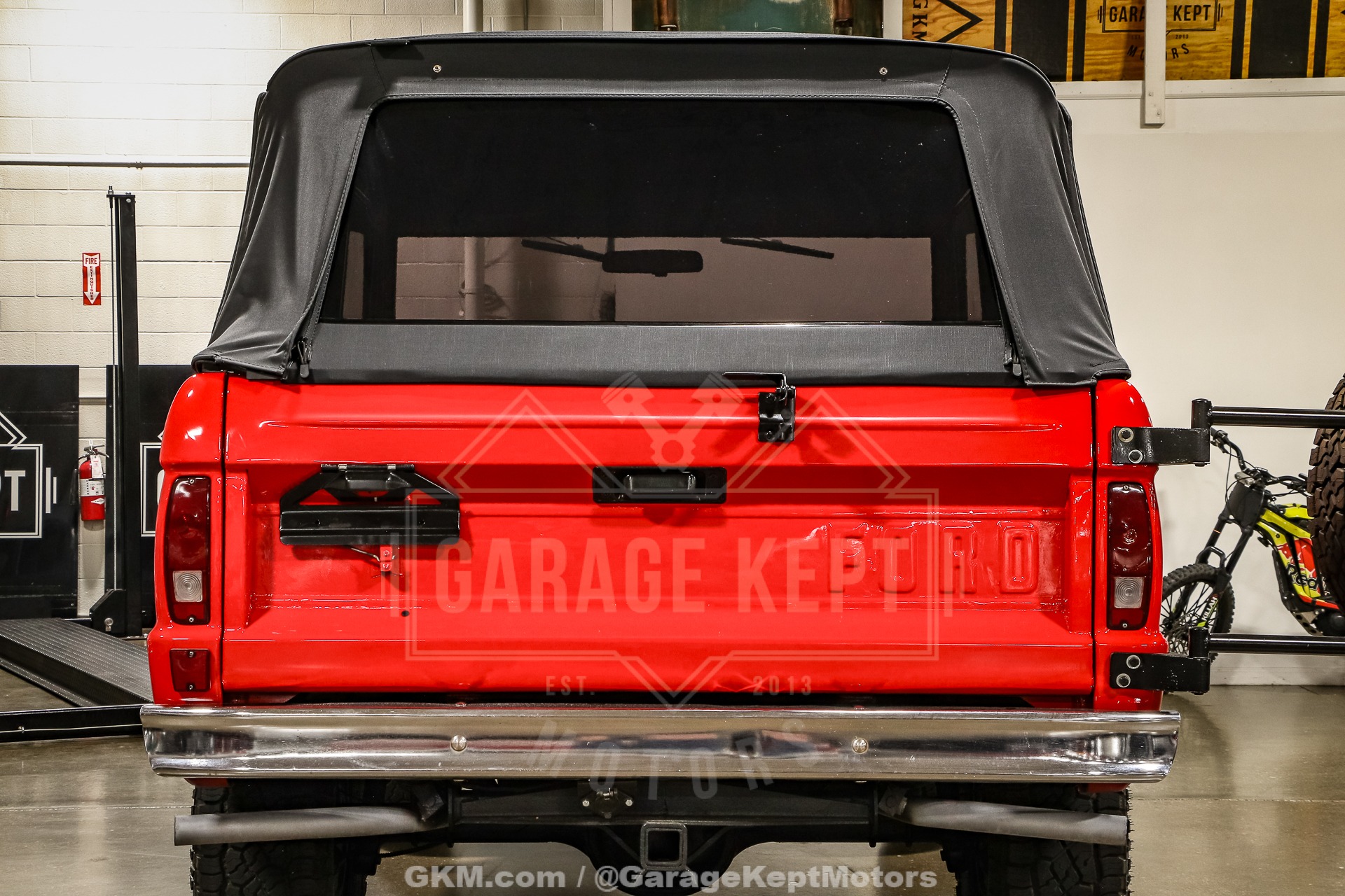Ford-Bronco-1976-Red-White-14