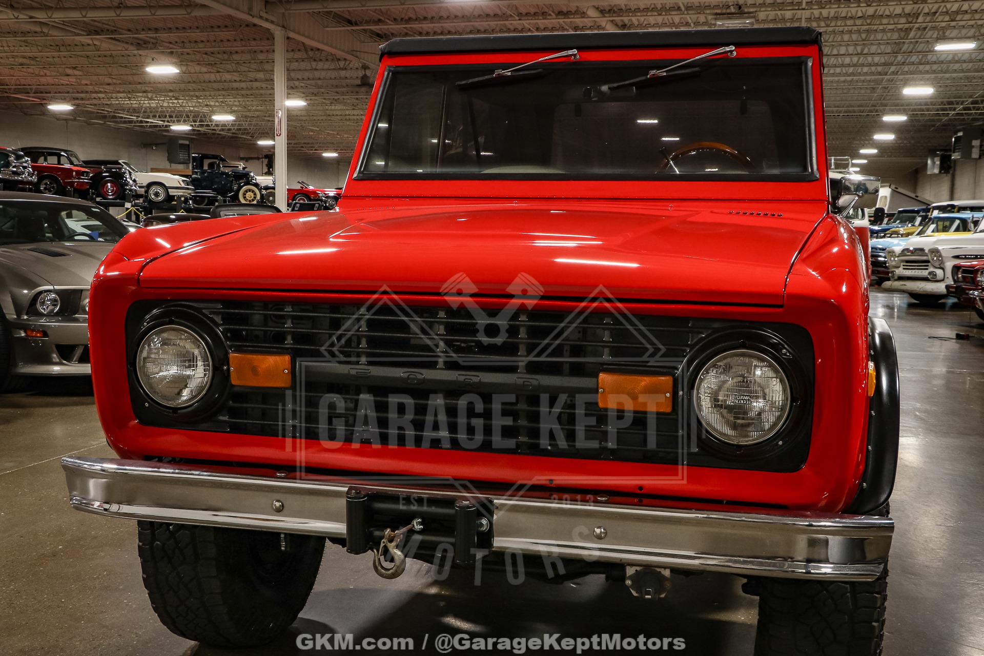 Ford-Bronco-1976-Red-White-4