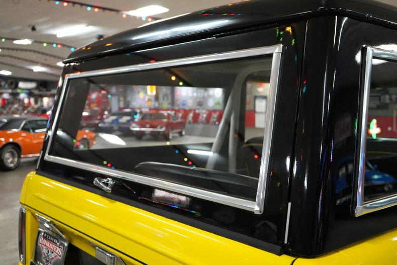 Ford-Bronco-1976-Yellow-Black-13