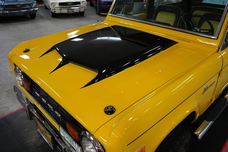 Ford-Bronco-1976-Yellow-Black-42