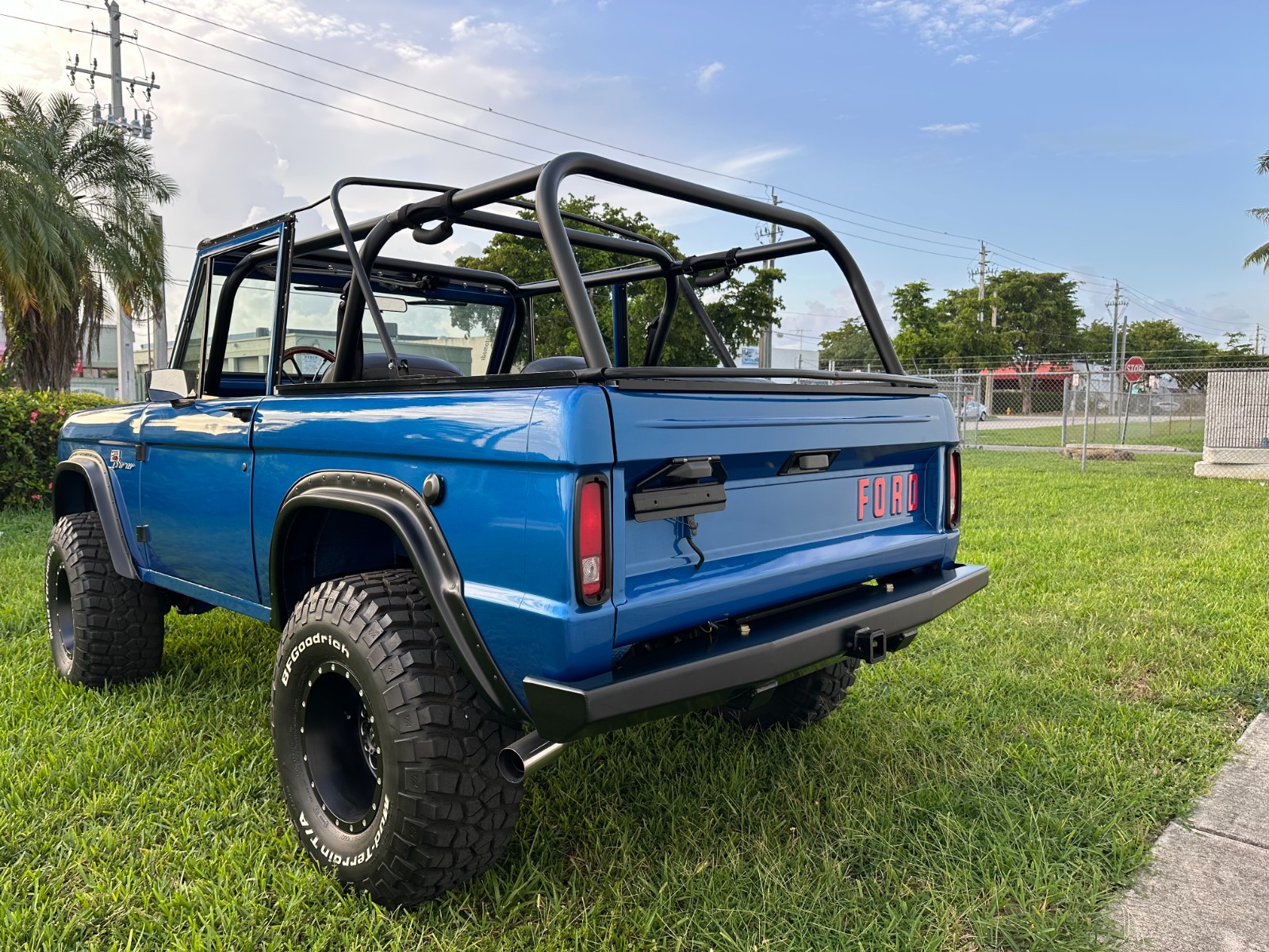 Ford-Bronco-1977-15