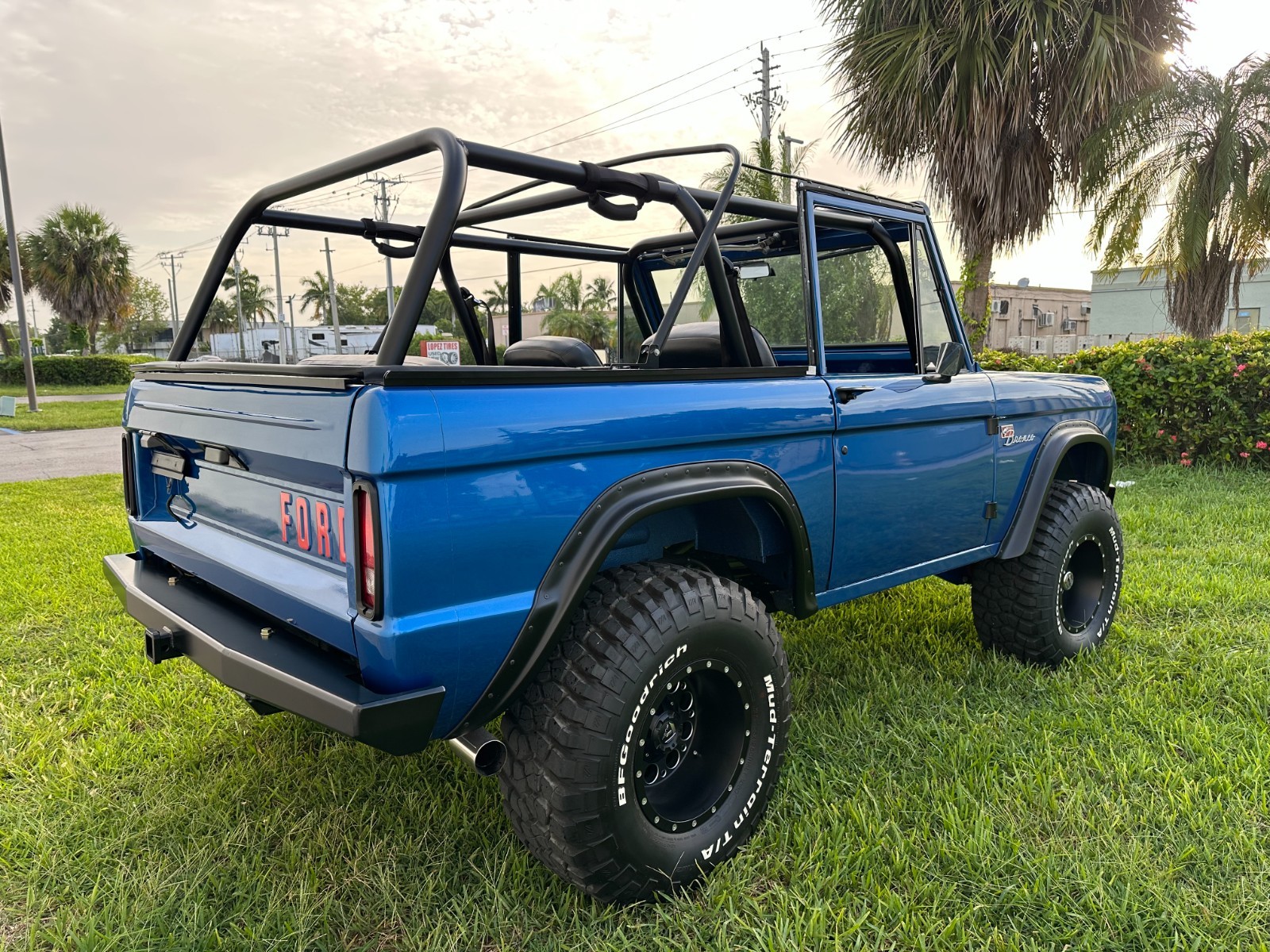 Ford-Bronco-1977-17