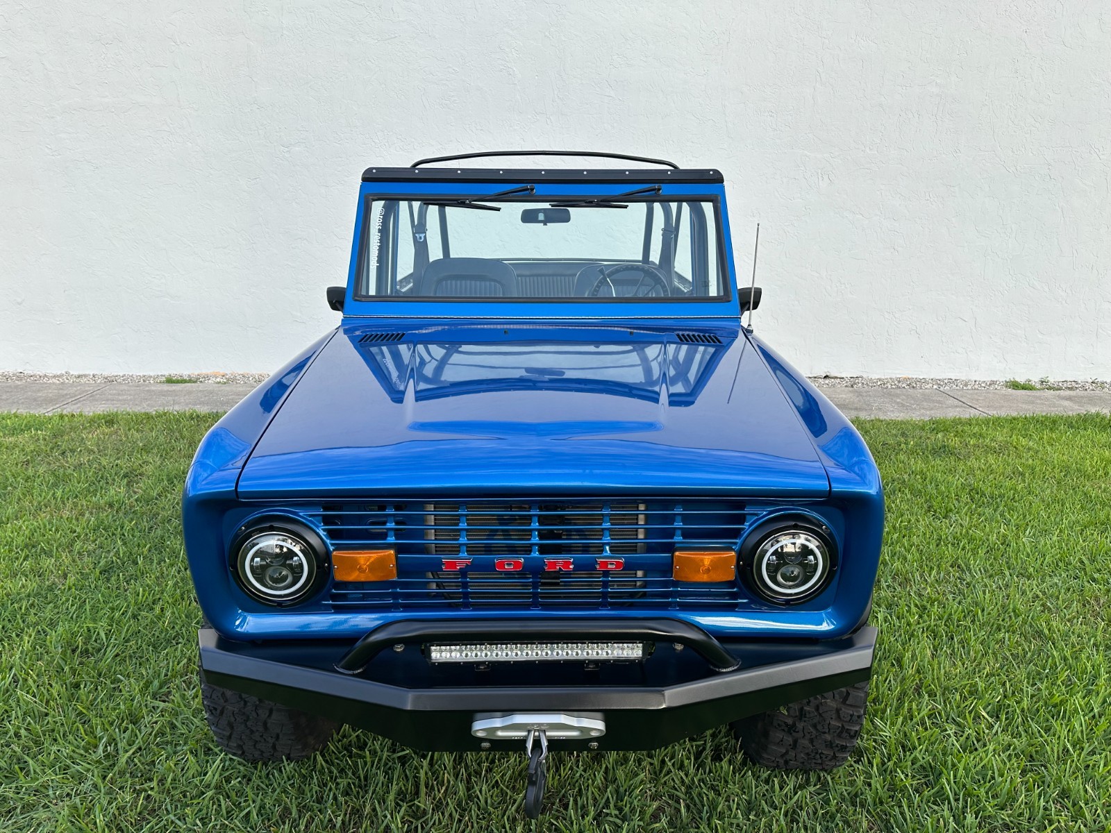 Ford-Bronco-1977-2