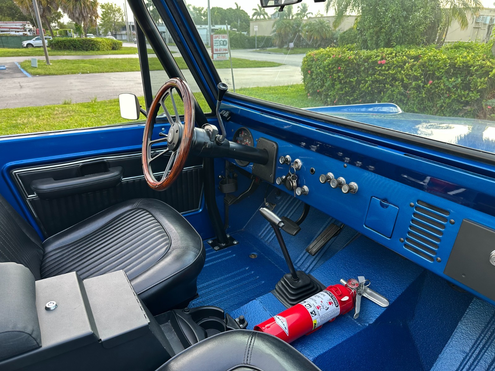 Ford-Bronco-1977-21