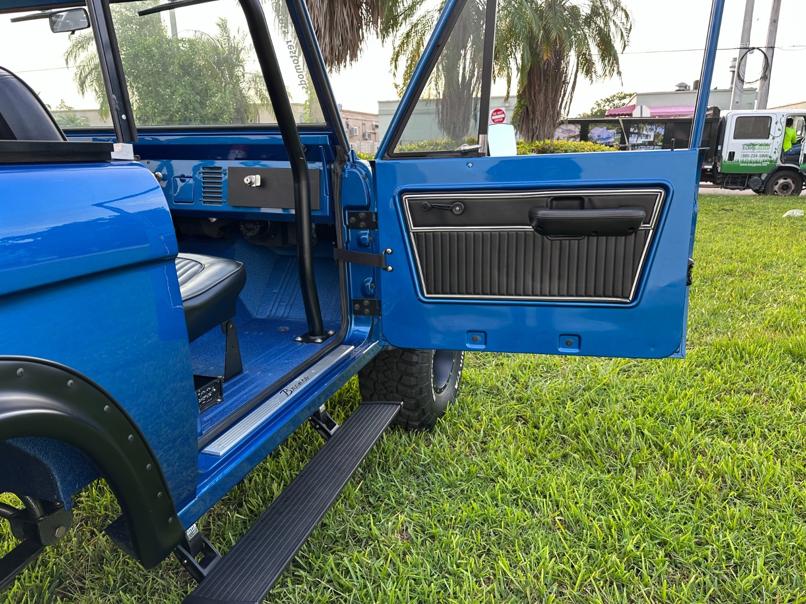 Ford-Bronco-1977-23