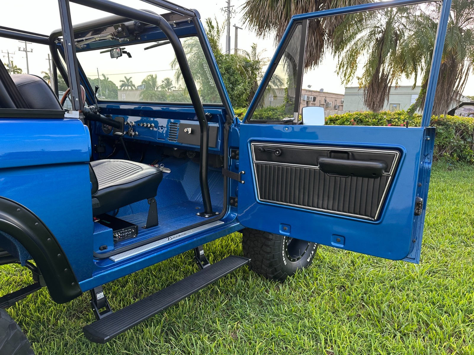 Ford-Bronco-1977-24