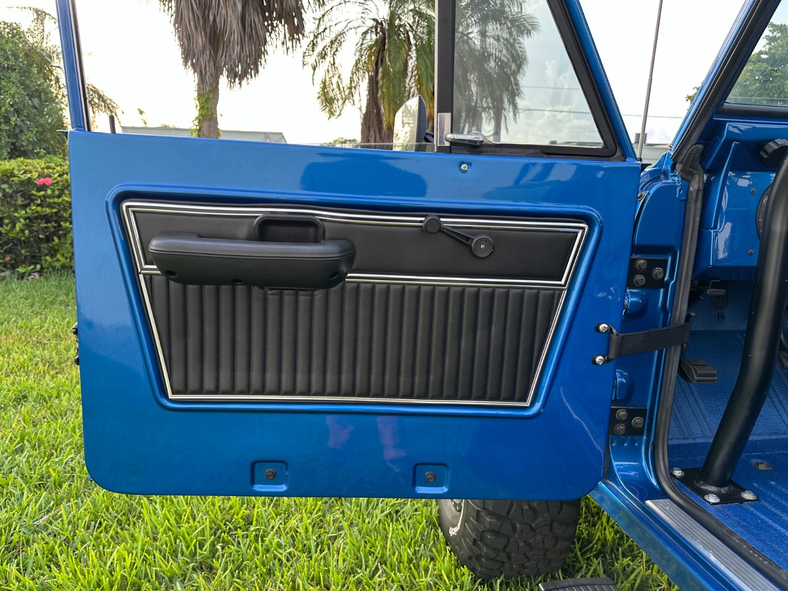 Ford-Bronco-1977-26