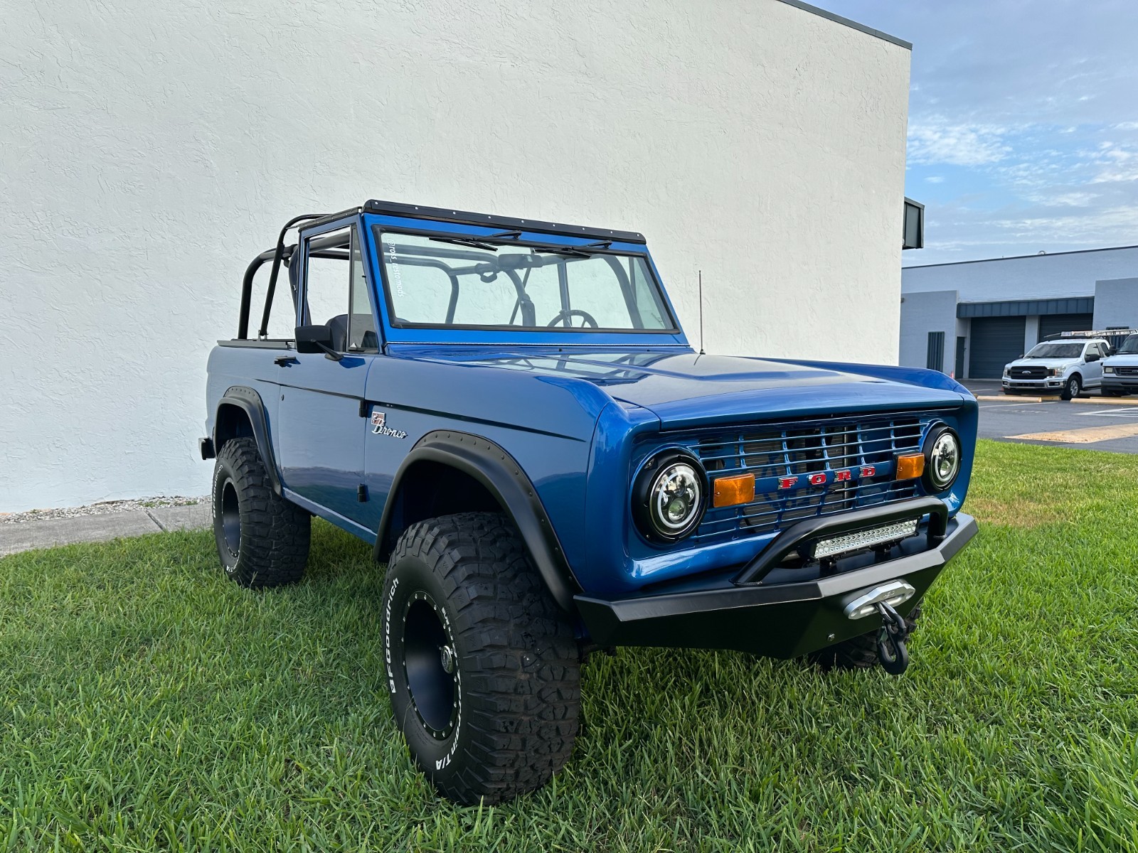 Ford-Bronco-1977-3