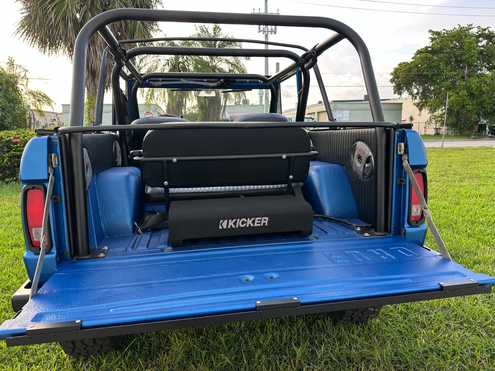 Ford-Bronco-1977-31