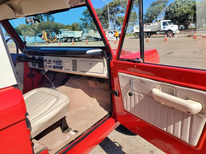 Ford-Bronco-1977-Bright-RedWimbledon-18
