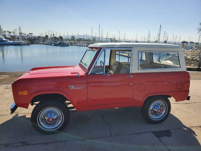 Ford-Bronco-1977-Bright-RedWimbledon-23