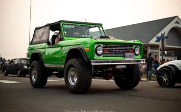 Ford-Bronco-1977-Green-12