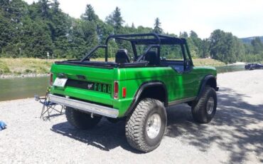 Ford-Bronco-1977-Green-16