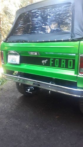 Ford-Bronco-1977-Green-17
