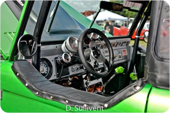 Ford-Bronco-1977-Green-2
