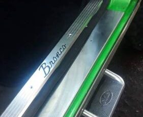 Ford-Bronco-1977-Green-8