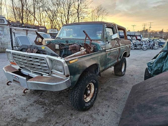 Ford-Bronco-1978-Green-Green-10