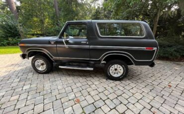 Ford-Bronco-1978-Matte-Black