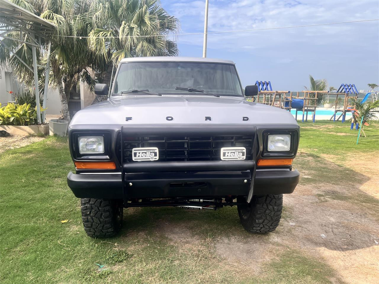 Ford-Bronco-1978-TWO-TONE-GREY-BLACK-48
