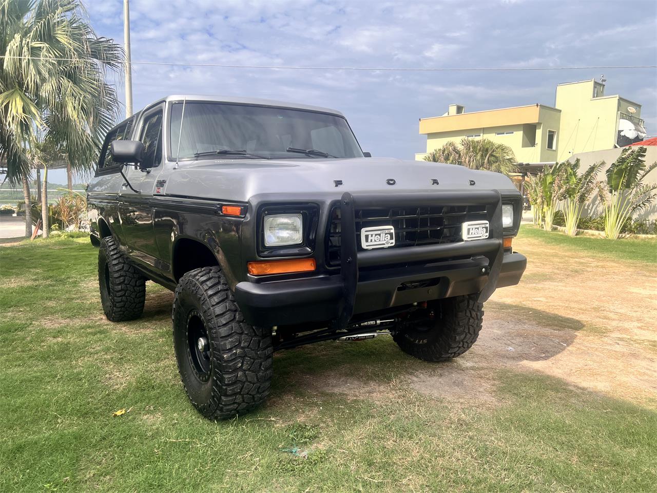 Ford-Bronco-1978-TWO-TONE-GREY-BLACK-50