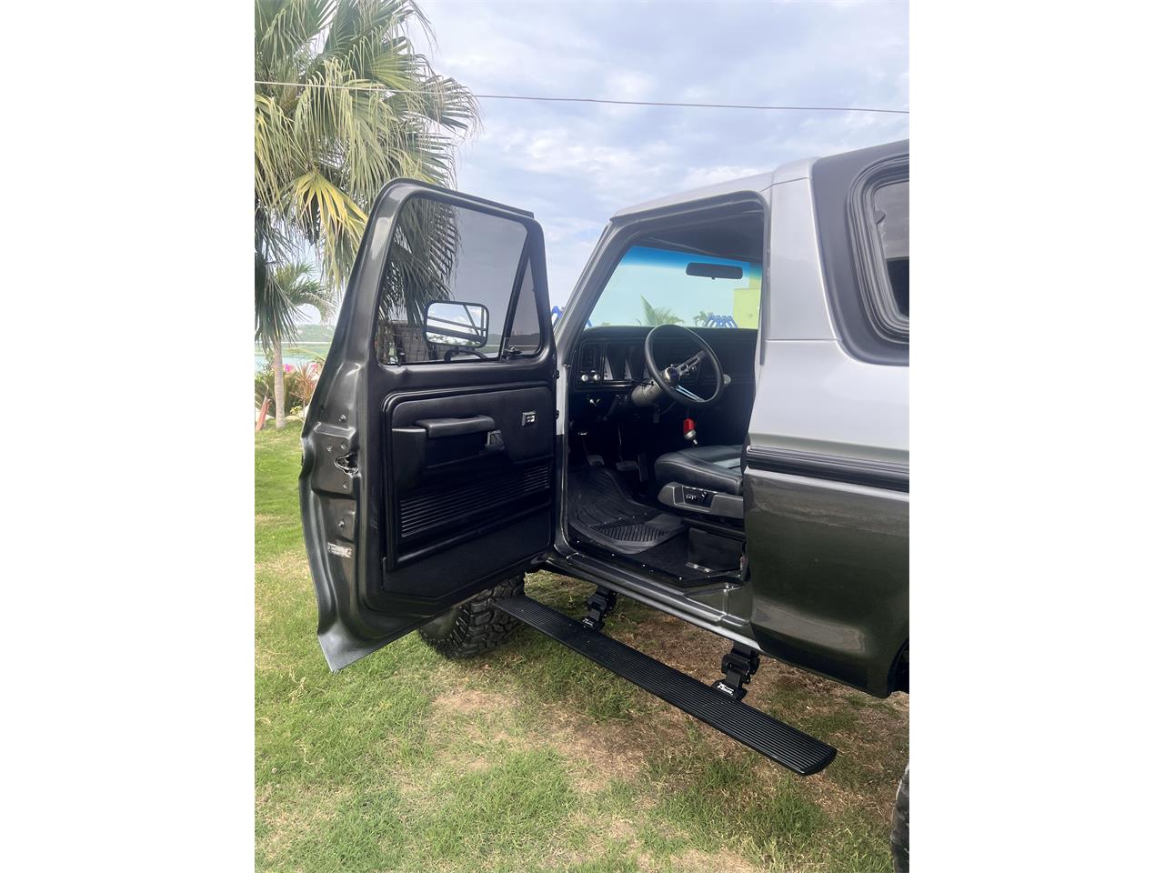 Ford-Bronco-1978-TWO-TONE-GREY-BLACK-57