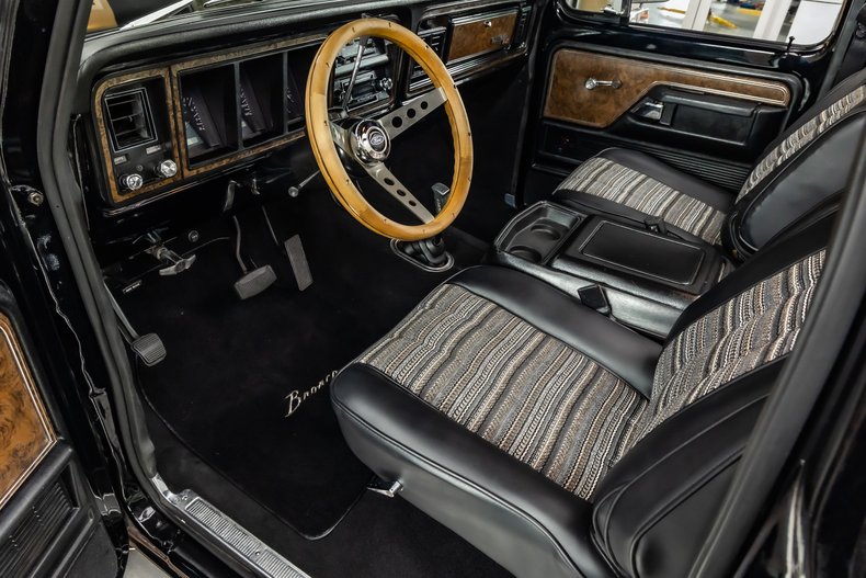 Ford-Bronco-1979-Black-Black-ampamp-Gray-1