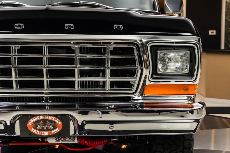 Ford-Bronco-1979-Black-Black-ampamp-Gray-29