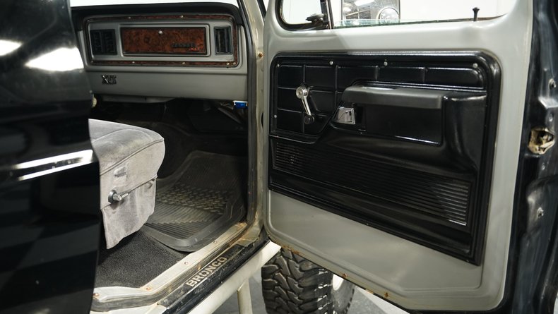Ford-Bronco-1979-Black-Gray-13