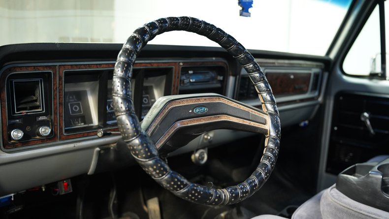 Ford-Bronco-1979-Black-Gray-3