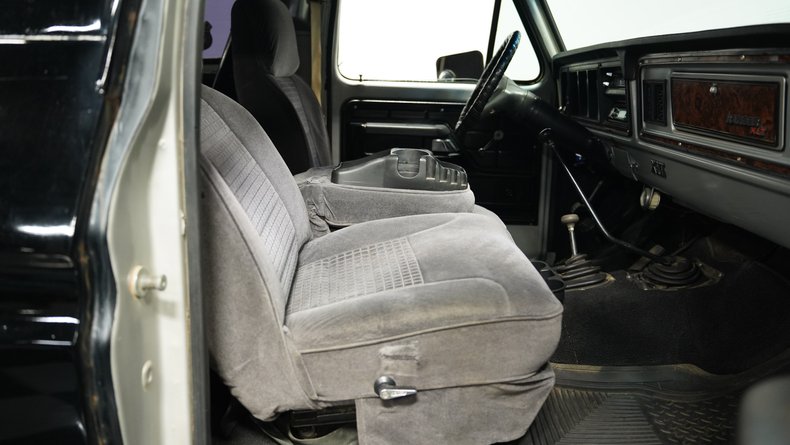 Ford-Bronco-1979-Black-Gray-46