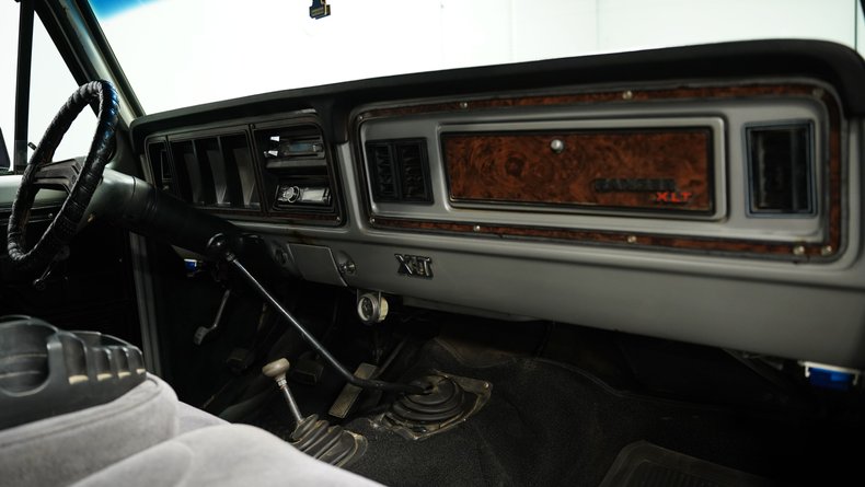 Ford-Bronco-1979-Black-Gray-47