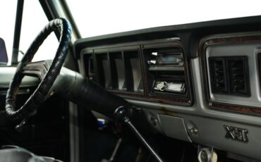 Ford-Bronco-1979-Black-Gray-48