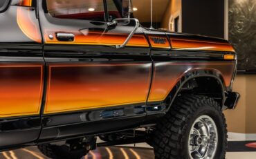Ford-Bronco-1979-Black-Red-10
