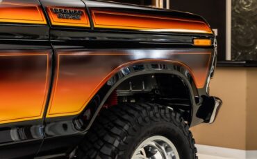 Ford-Bronco-1979-Black-Red-11