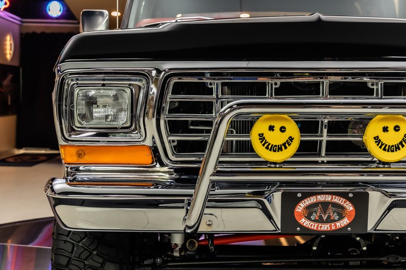 Ford-Bronco-1979-Black-Red-17