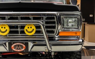 Ford-Bronco-1979-Black-Red-25