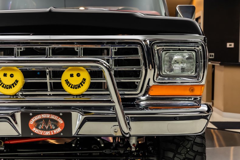 Ford-Bronco-1979-Black-Red-25