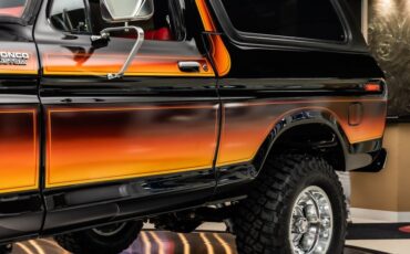Ford-Bronco-1979-Black-Red-27