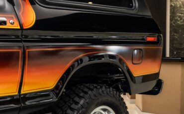 Ford-Bronco-1979-Black-Red-28