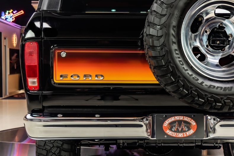 Ford-Bronco-1979-Black-Red-30