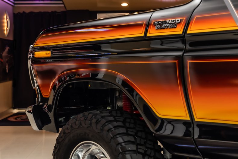 Ford-Bronco-1979-Black-Red-33