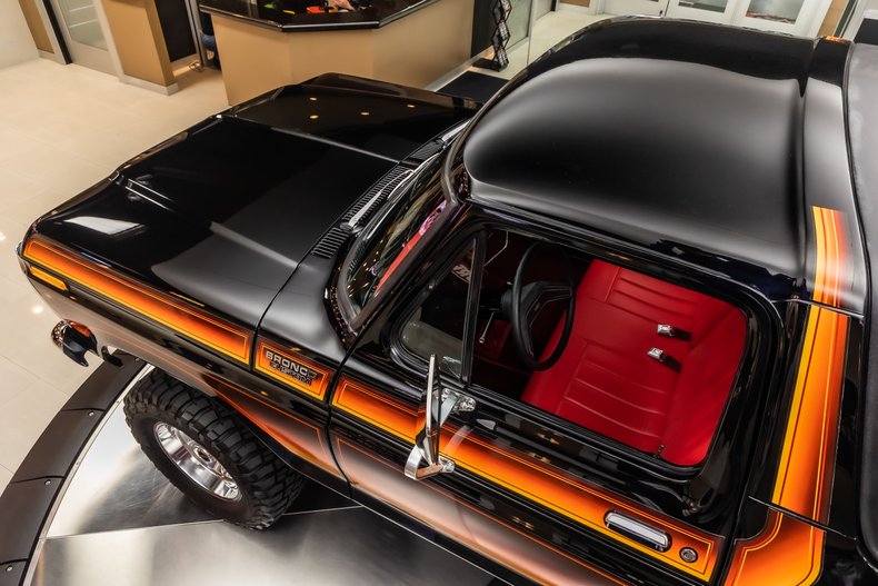Ford-Bronco-1979-Black-Red-34
