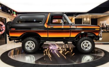 Ford-Bronco-1979-Black-Red-41