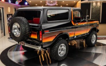 Ford-Bronco-1979-Black-Red-43