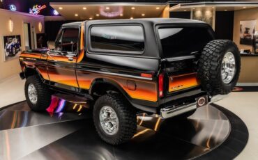 Ford-Bronco-1979-Black-Red-47