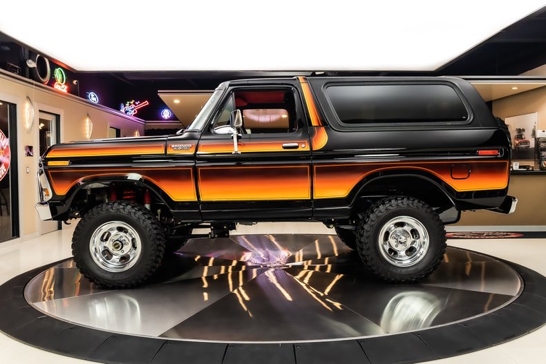Ford-Bronco-1979-Black-Red-48